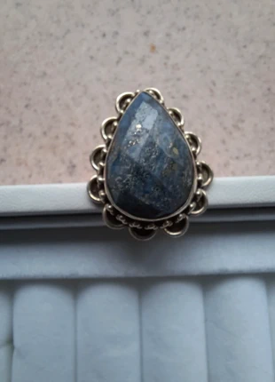 Ring mt. 18,5 , merk: mineralen, staat: Heel goed, maat: 58.1 mm / 18.5 mm Ø, € 17,50, € 19,08 inclusief Kopersbescherming