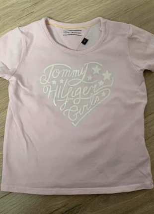 Tshirt Tommy Hilfiger maat 74, brand: Tommy Hilfiger, condizioni: Buone, taglia: 6-9 mesi / 68 cm, €6.00, €7.00 include la Protezione acquisti