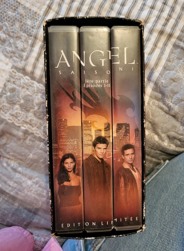 Coffret VHS de la serie "Angel"  2