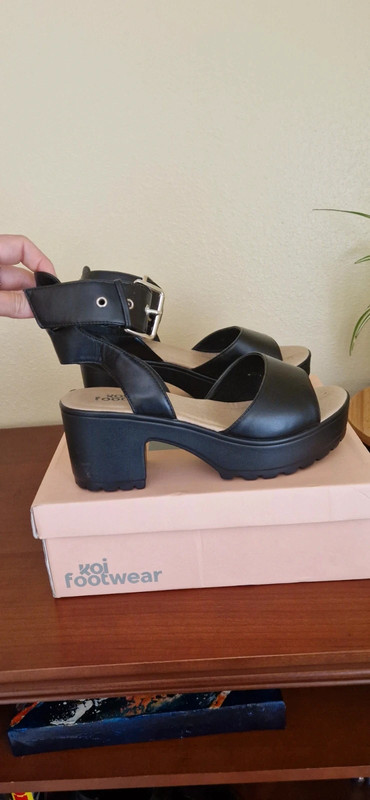 Koi black chunky platform heeled sandals US SZ 8 2