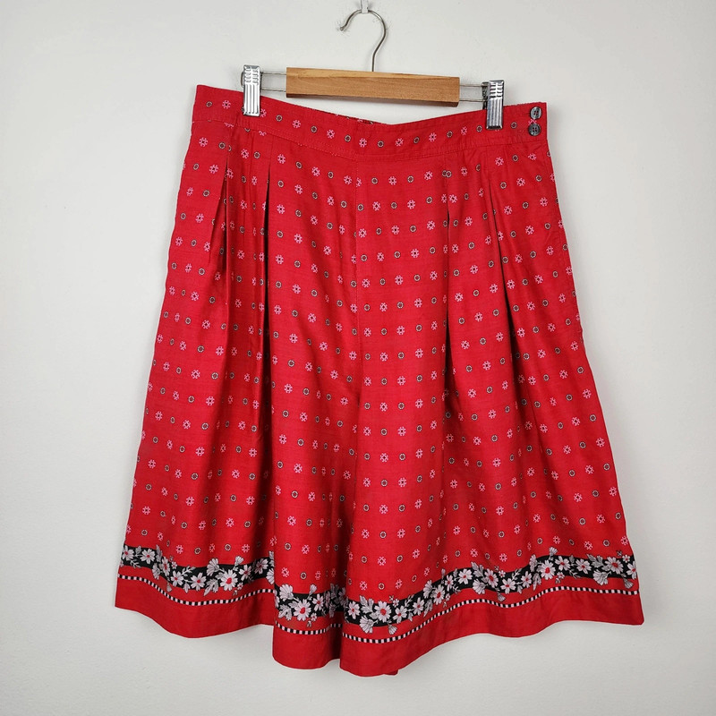 Liz Sport Vintage Red Floral Pleated Bermuda Wide Leg Shorts Knee-length Size 14 2