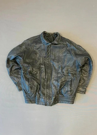 Vintage Black Leather Bomber Jacket – Signature Urban Expression 📴, marque: Vintage Dressing, état: Très bon état, taille: M, 48,00 €, 51,10 € Protection acheteurs incluse