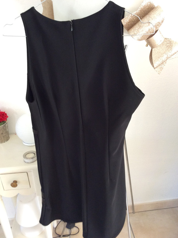 Exceptionnelle robe vintage style année 80 noire détails bandes vernis noires 3