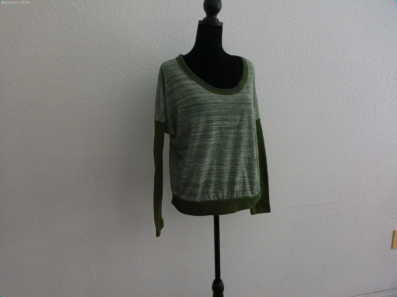 Green/gray long sleeve Top, 4