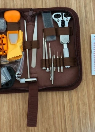 Uhrmacher Werkzeugset 147-teilig Etui Watch Repair Kit neu unbenutzt, merk: Lifestyle, staat: Nieuw zonder prijskaartje, € 32,90, € 35,25 inclusief Kopersbescherming