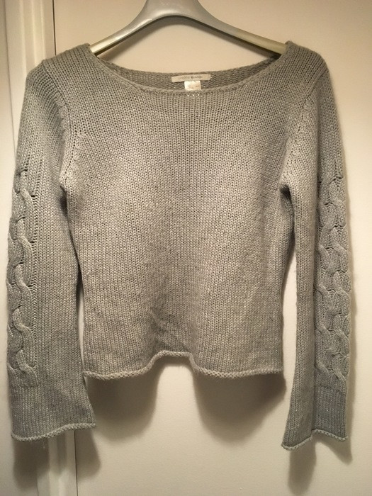 Pull gris type tricoté avec fils brillants 1