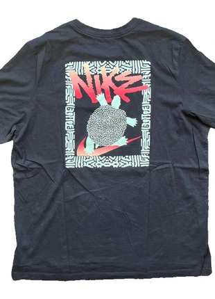 T-shirt Nike motif tortue - couleur noir et bleu - taille XL, marke: Nike, zustand: Sehr gut, größe: XL, 3,90 €, 4,80 € inklusive Vinted-Käuferschutz