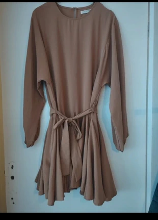 Robe patineuse ceinturé, marca: Boutique Parisienne, estado: Novo sem etiquetas, tamanho: L / 40 / 12, €3.00, €3.85 inclui Proteção do Comprador