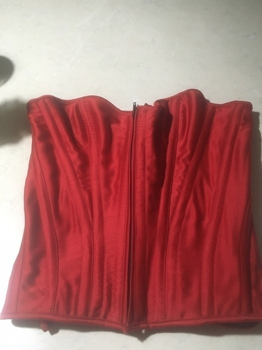 Corset sexy rouge et noir zip à L avant et lacet dans le dos 1