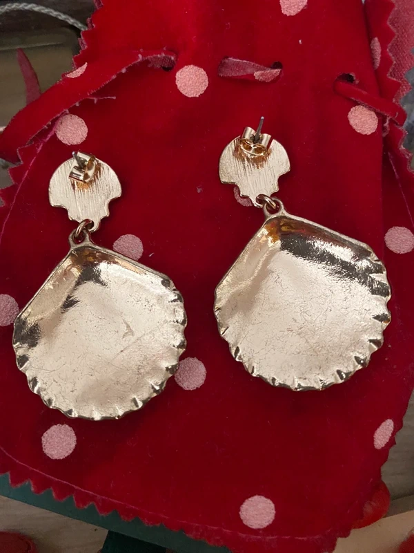 Boucles d’oreilles dorées fantaisies coquillage - photo numéro 2
