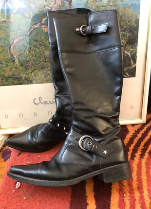 Bottes hautes à petit talon / High boots with a little kneel, marque: je sais pas, état: Très bon état, taille: 40, 16,00 €, 17,50 € Protection acheteurs incluse