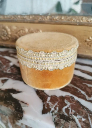 Boîte vintage en velours jaune doré, marque: velours, état: Très bon état, 6,00 €, 7,00 € Protection acheteurs incluse