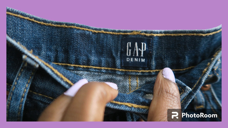 Gap denim short mini skirt with pockets in dark washed blue size 4. 4