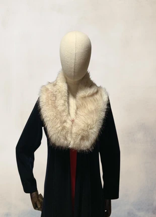 Cuello pelo sintético de color beige/crema, marque: LY cuello pelo sintético beige/crema, état: Très bon état, 12,00 €, 13,30 € Protection acheteurs incluse