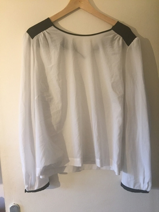 Jolie blouse blanche et noire 3 suisses t.50 2