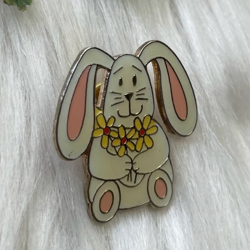 Vintage International Bunny pin 3