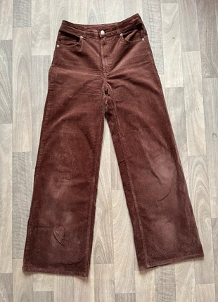 Jean en daim marron - Coupe relaxed femme (Coupe droite\Taille S)Prix négociable, marque: H&M, état: Très bon état, taille: S / 36 / 8, 8,00 €, 9,10 € Protection acheteurs incluse