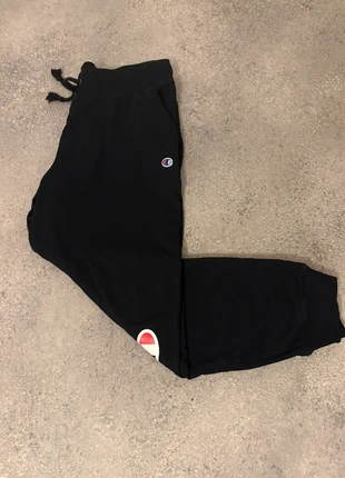 Jogging Champion noir logo script taille L, marca: Champion, estado: Muito bom, tamanho: L, €22.00, €23.80 inclui Proteção do Comprador