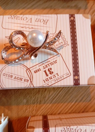 Broche avec la boîte, marca: luxe.fr, estado: Muito bom, €5.00, €5.95 inclui Proteção do Comprador Pro