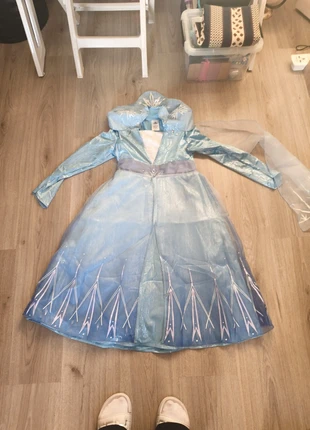 Vend robe Disney reine des neiges, marca: Disneyland Paris, estado: Novo sem etiquetas, tamanho: 9 anos / 134 cm, €20.00, €21.70 inclui Proteção do Comprador