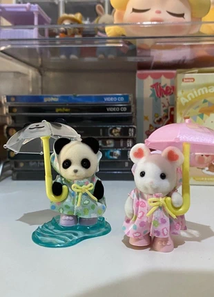Sylvanian Families Rainy day duo lot, marque: Sylvanian Families, état: Neuf sans étiquette, taille: Taille unique, 15,00 €, 16,45 € Protection acheteurs incluse