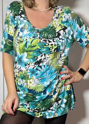 T shirt fleuri femme taille 48 / C&A, marque: C&A, état: Très bon état, taille: 4XL / 48 / 20, 4,00 €, 4,90 € Protection acheteurs (Pro) incluse