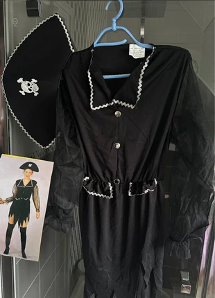 Déguisement de pirate + chapeau + guêtres – Neuf – Spécial Halloween / Soirée déguisée, marke: Deguisement, zustand: Neu, mit Etikett, größe: Einheitsgröße, 20,00 €, 21,70 € inklusive Vinted-Käuferschutz