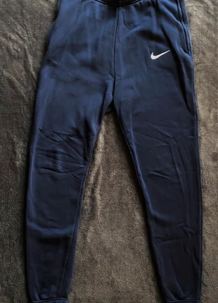Jogging Nike bleu, marque: Nike, état: Très bon état, taille: S, 15,00 €, 16,45 € Protection acheteurs incluse