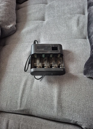 Batterie Accu Ladegerät / Varta, brand: VARTA, condizioni: Buone, €5.00, €5.95 include la Protezione acquisti