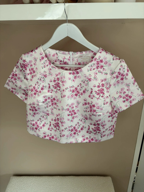 Sjieke croptop met roze bloemetjes 1