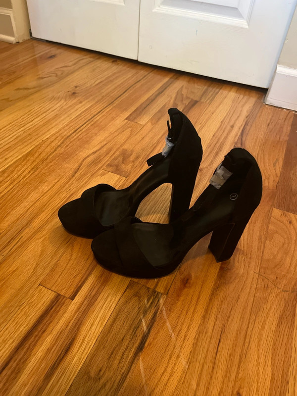 Black Chunky Heel 2