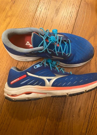 Scarpe mizuno waverider 24, marque: MIZUNO, état: Très bon état, taille: 37, 30,00 €, 32,20 € Protection acheteurs incluse