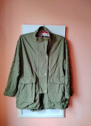 Zara girl parka verde militar con tachuelas, marca: Zara, estado: Muy bueno, tamaño: XS / 34 / 6, 11,95 €, 13,25 € Protección al comprador incluida