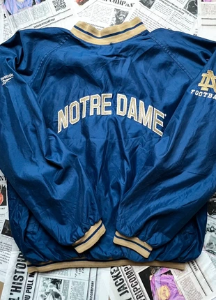 Veste Sport Vintage USA – Jacket Football Université – Track Jacket taille XL– Oversize Rare, brand: Reebok, condizioni: Ottime, taglia: XL, €49.90, €53.10 include la Protezione acquisti