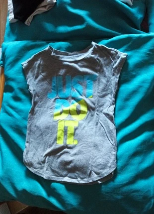 T-shirt , marke: Nike, zustand: Sehr gut, größe: 3 Jahre / 98, 2,00 €, 2,80 € inklusive Vinted-Käuferschutz
