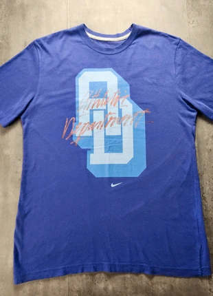 T-shirt Nike violet logo Athletic Department Taille L, merk: Nike, staat: Heel goed, maat: L, € 8,00, € 9,10 inclusief Kopersbescherming