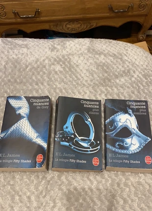 Trilogie « Cinquante nuances de grey » , zustand: Gut, 10,00 €, 11,20 € inklusive Vinted-Käuferschutz