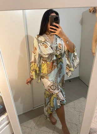 Robe à volants asymétrique et cache cœur taille 1, marca: Briefly, estado: Bom, tamanho: Outro, €10.00, €11.20 inclui Proteção do Comprador