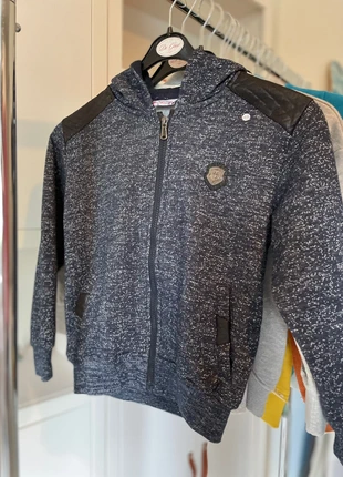 Pull avec capuche à zip, marque: Niebieski Księżyc, état: Très bon état, taille: 8 ans / 128 cm, 15,00 €, 16,45 € Protection acheteurs incluse