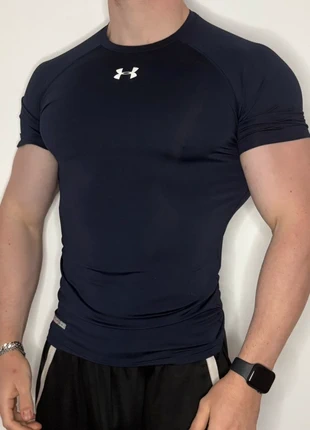 T-shirt de compression Under Armour bleu marine - Taille L, marque: Under Armour, état: Très bon état, taille: L, 22,00 €, 23,80 € Protection acheteurs (Pro) incluse