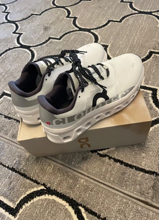 On Cloudmonster, merk: On, staat: Nieuw met prijskaartje, maat: 43, € 70,00, € 74,20 inclusief Kopersbescherming