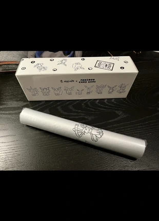 Yu Nagaba x Pokemon eeveelutions playmat, merk: Pokémon, staat: Nieuw, € 85,00, € 89,95 inclusief Kopersbescherming