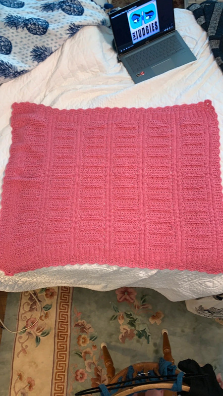 Handmade Vintage Pretty Pink Hand Knit Baby Blanket 2