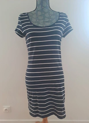 Jolie robe marinière H&M, marque: H&M, état: Très bon état, taille: M / 38 / 10, 6,99 €, 8,04 € Protection acheteurs incluse