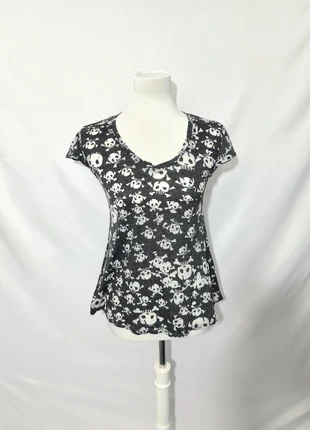 T-shirt gris têtes de mort T.38 col V style rock chic, marque: Version Feminin, état: Très bon état, taille: M / 38 / 10, 5,00 €, 5,95 € Protection acheteurs (Pro) incluse