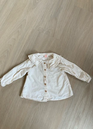 Wit geribt hemdje met kraag, marca: Hema, estado: Bueno, tamaño: 12-18 meses / 80 cm, 1,00 €, 1,75 € Protección al comprador incluida