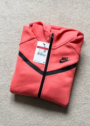 Veste Nike Tech Fleece - Corail, brand: Nike, condizioni: Nuovo con cartellino, taglia: 13 anni / 158 cm, €42.99, €45.84 include la Protezione acquisti Pro