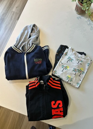 Veste adidas + veste à capuche neuve + 2 tee-shirts neufs, marque: adidas, état: Neuf sans étiquette, taille: 10 ans / 140 cm, 8,00 €, 9,10 € Protection acheteurs incluse