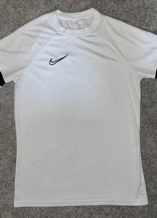 Tee-shirt Nike blanc / tee-shirt / Camiseta running / fitness Nike / M, marque: Nike, état: Très bon état, taille: M, 9,50 €, 10,68 € Protection acheteurs incluse