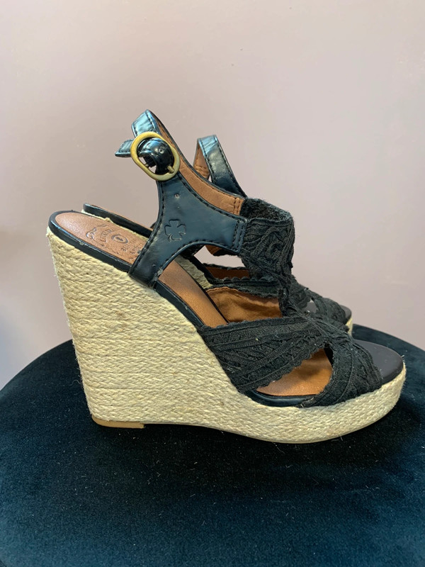 Lucky Brand black embroidered look wedge Sz 7.5 1
